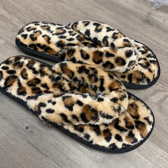 PLUSH Leopard Cheetah Print Slippers Thongs M - Picture 1 of 4